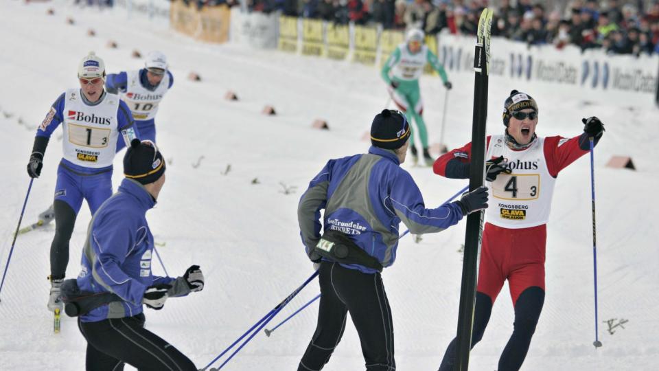 - OG � SKA' ITJ TIL OL? Petter avgj�r NM-stafetten i Kongsberg i 2006 for Strindheim. Han knuste Lillehammers ankermann Tore Ruud Hofstad, som ble Norges ankermann p� stafetten i OL i Torino. Petter ble droppet fra OL-troppen dagen f�r, og kunne ikke dy seg for � kommentere det ved m�lpassering. Foto: �rn E. Borgen, Scanpix