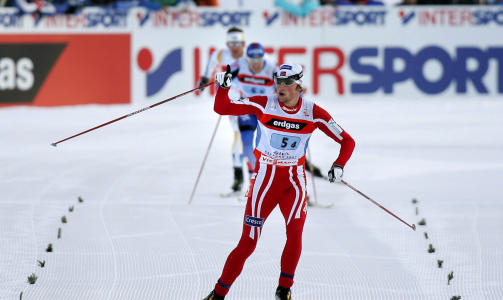 - L�TT! Northug banket Dementiev og S�dergren og sikret gull p� 4x10 km Sapporo-VM i 2007. - Barneskirenn! var Petters beskrivelse.Foto: Erlend Aas, Scanpix