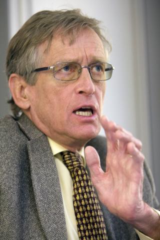 NEDSL�ENDE RESULTATER: Direkt�r Lars E. Hansen i Statens helsetilsyn presenterte i dag resultatene av landsomfattende tilsyn med kommunalt barnevern-, sosial- og helsetjenester til barn i 2008.
Foto: Morten Holm / SCANPIX