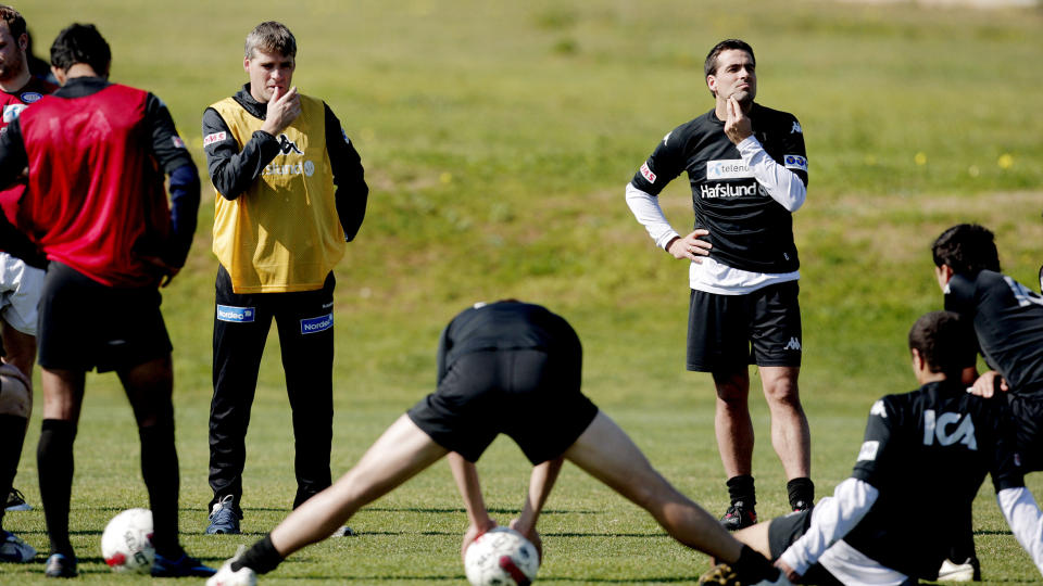 TRENINGSLEIR: V�lerengas trener Tor Ole Skullerud og manager Martin Andresen under mandagens trening p� La Manga.
Foto: Stian Lysberg Solum/Scanpix
