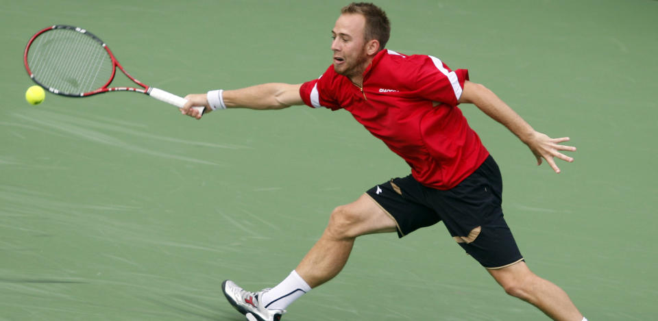 ENORME SIKKERHETSTILTAK: Dudi Sela f�r ikke g� i fred i Malm�. Foto: AP