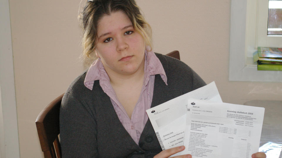PERSONOPPLYSNINGER P� AVVEIE: Isselin Sindborg (20) fikk skattekortet og inntektsopplysninger p� en ukjent mann fra Skatteetaten. Foto: PRIVAT