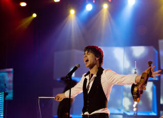 RYBAK-REPRISE?: Kanskje vil Alexander Rybak st� p� scenen i Telenor Arena neste �r, for � gjenta fjor�rets GP-vinnerl�t. Foto: Sara Johannessen / SCANPIX