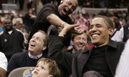 EN BEDRE TALER: Barack Obama, her fotografert på Chicago Bulls-kamp. Foto: REUTERS/Molly Riley/Scanpix EN BEDRE TALER: Barack Obama, her fotografert på Chicago Bulls-kamp. Foto: REUTERS/Molly Riley/Scanpix
