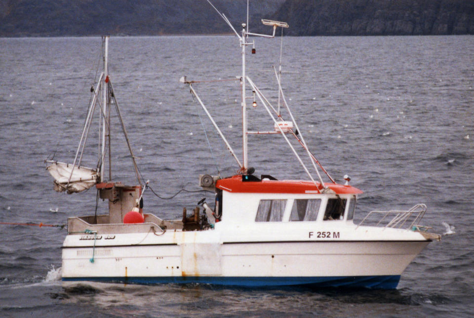 HEVET:  Vraket av sjarken Marina ble hevet i kveld. Politiet har radardata som indikerer at sjarken og det russiske lasteskipet Mekhanik Tjulenev kan ha kollidert vest for And�y. Bildet viser sjarken med fiskerinummer F-252-M. Fart�yet ble senere solgt og fikk fiskerinummer N-115-�. Arkivfoto: Arild Engelsen Skipsfoto / SCANPIX
Arkivfoto: Arild Engelsen Skipsfoto / SCANPIX


se stoff fra ntb innenriks tirsdag 3. mars 2009