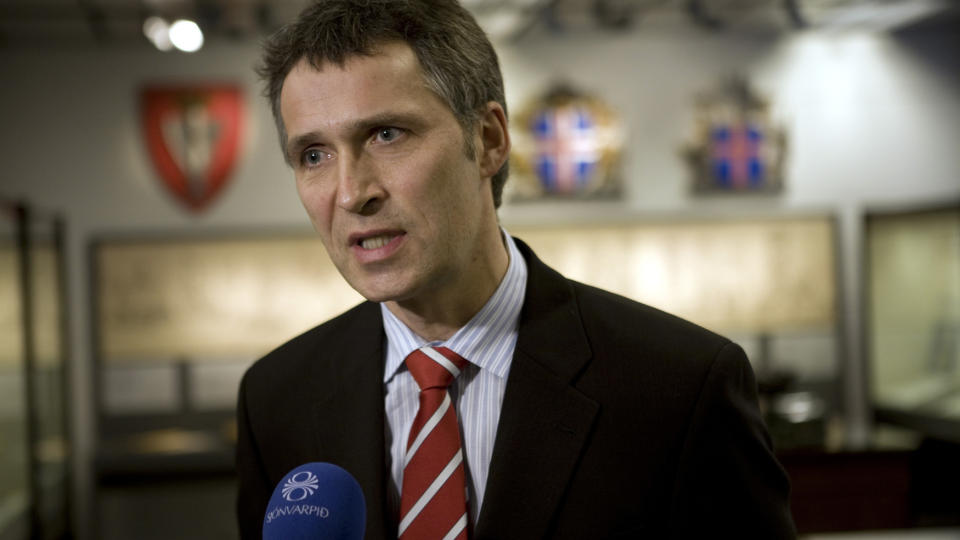 REYKJAVIK, ISLAND 20090227:
Svein Harald �ygard from Norway, the new Head of the Icelandic Central Bank with Jens Stoltenberg, (picture) Prime Minister of Norway at a press meeting in the Icelandic Central Bank on Friday.   
Photo Ingolfur Juliusson / SCANPIX