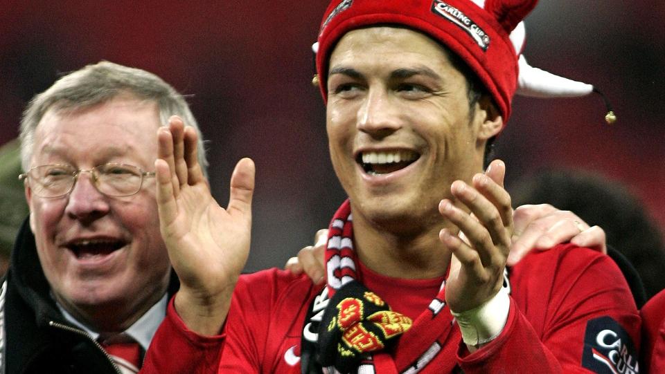 P� FEMMERJAKT: Sir Alex Ferguson, Cristiano Ronaldo og Ryan Gigs har allerede vunnet ligacupen og klubb-VM. N� jakter de p� fem titler i l�pet av �n sesong, med Premier League, FA-cupen og Champions League som gjenst�ende. Foto: AP