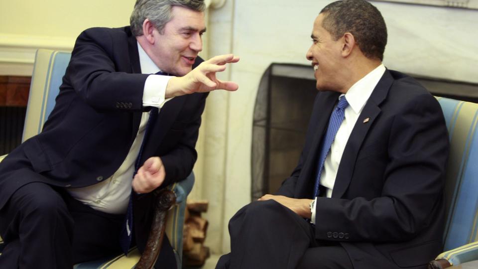 BALER MED FINANSKRISA: N� innr�mmer Gordon Brown at han burde gjort mer for � forhindre den. Barack Obama har ogs� sitt � stri med i den �konomiske politikken.  Foto: REUTERS/Jason Reed/Scanpix