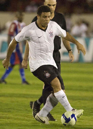 LENGE SIDEN: Ronaldo spilte sist for en brasiliansk klubb i 1994. Foto: Daniel Augusto/AFP/Scanpix