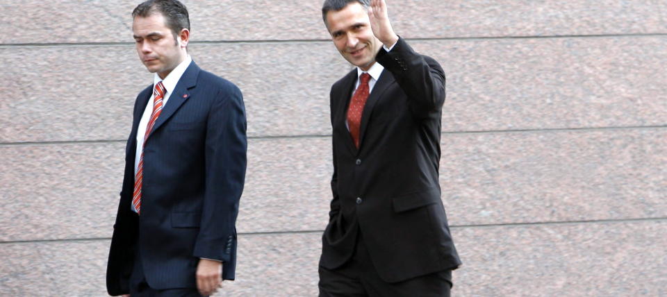FREMDELES HEMMELIG: Statssekret�r Torbj�rn Gi�ver Eriksen sier i dag at de ikke kommer til � g� ut med regjeringsnotatet som angivelig viser at b�de statsminister Jens Stoltenberg og justisminister Knut Storberget sa ja til hijab i politiet. Arkivfoto: SCANPIX