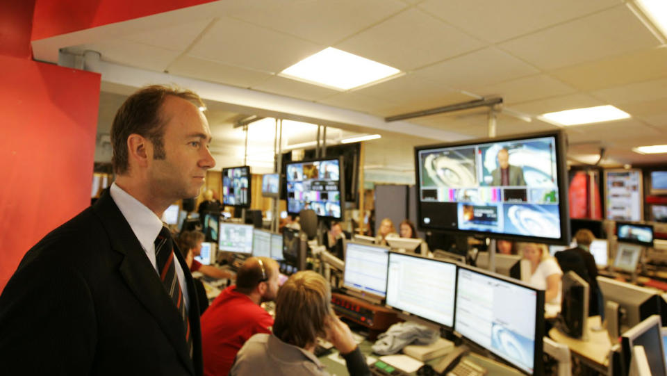 SIER JA TIL TV UTEN NRK: Kulturminister Trond Giske vil n� tillate folk som eier tv uten tv-signal � slippe unna NRK-lisensen. Foto: Knut Falch / SCANPIX .