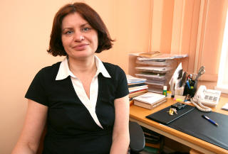 �KER: Tatjana Magerova ved hiv-senteret i Narva kan konstatere at epidemien blant narkomane er under kontroll, men at folk n� blir smittet gjennom seksuell kontakt, og det i store antall. Bare i fjor ble 160 smittet i byen, det nest laveste tallet hittil.