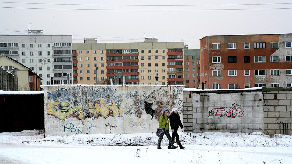 SMITTENS BY: Kulturelle trekk, myndighetenes ignoranse og sosiale problemer gj�r at n�r 10 prosent av den unge befolkningen i Narva i Estland n� er smittet av hiv. Yngstemann med hiv er bare 15 �r.