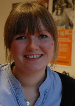 IKKE KLAR OVER KONSEKVENSENE:  Mange ungdom er ikke klar over hvor fort ting kan spre seg n�r de f�rste havner p� nett, sier Eva Marie Felde i Datatilsynet. Foto: DATATILSYNET