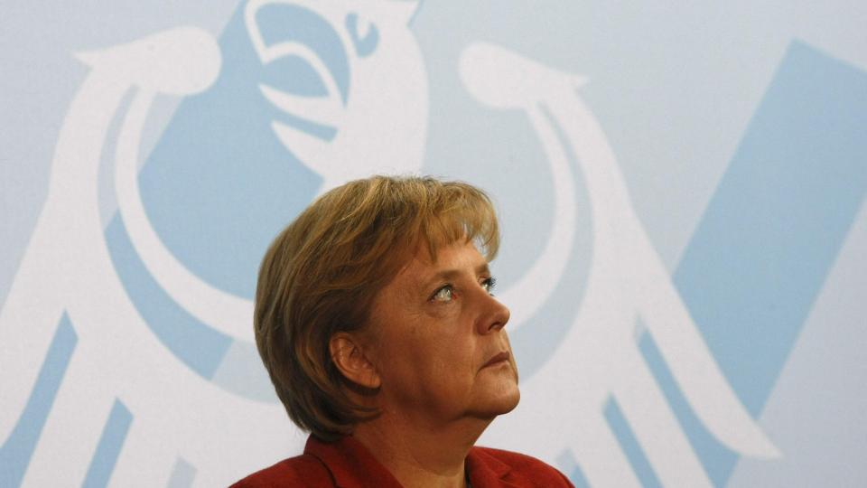 MEKTIG KVINNE: Tysklands forbundskansler Angela Merkel er trolig verdens mektigste kvinne. Men den folkevalgte verden er langt i fra likestilt. Foto: REUTERS/Fabrizio Bensch/SCANPIX