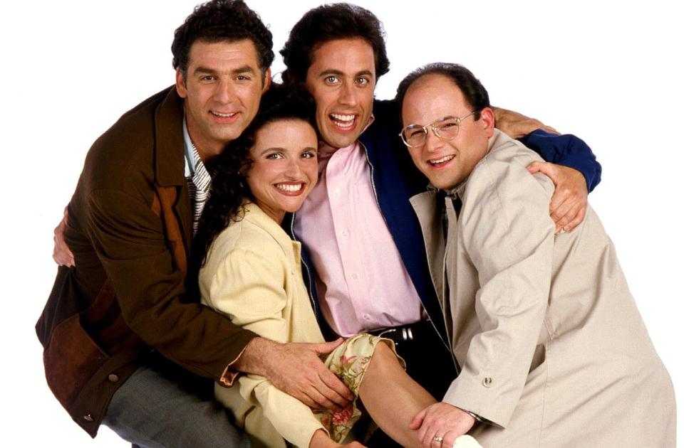 SAMMEN IGJEN: Fra venstre: Michael Richards (Kramer), Julia Louis-Dreyfus (Elaine), Jerry Seinfeld og Jason Alexander (George). Sammen gj�r de tv-comeback i l�pet av �ret p� HBO. FOTO: SCANPIX/AP