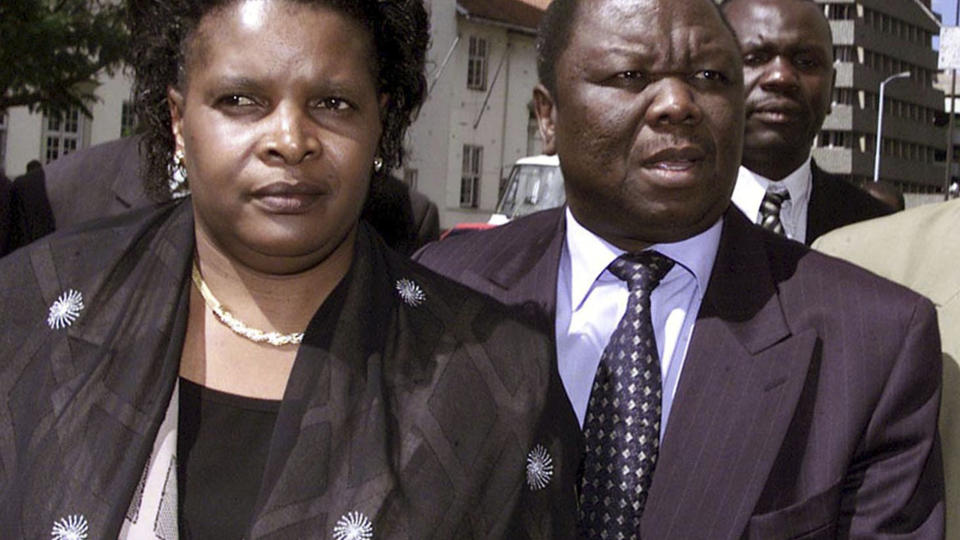 BILULYKKE: Zimbabwes statsminister, Morgan Tsvangirai, var fredag involvert i en biluykke. Tsvangirai overlevder, men hans kone Susan omkom.