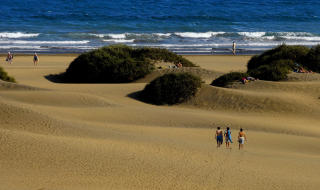 GRAN CANARIA: Maspalomas�rkenens gyldne sanddyner er et fint sted for en avslappende ferie p� den mest popul�re Kanari�ya. Foto: John Terje Pedersen/DAGBLADET