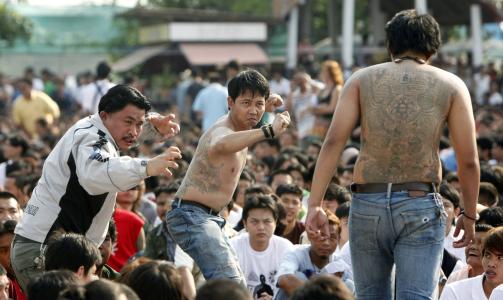 KLARE FOR KAMP Miming p� scenen. Foto: REUTERS/Chaiwat Subprasom/Scanpix