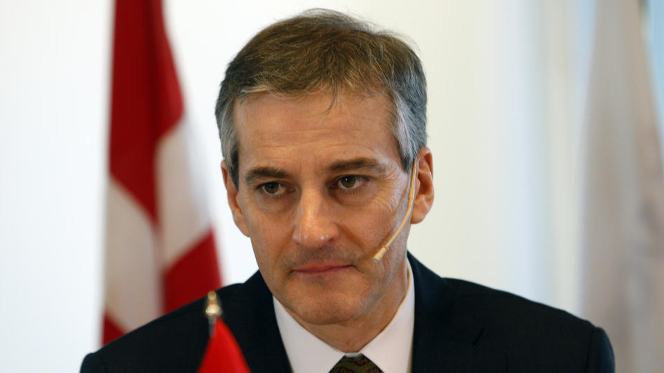 BLIR I NORGE:Jonas Gahr St�re sl�r fast at han ikke er kandidat til jobben som NATOs nye generalsekret�r.

Foto: Lise �serud / SCANPIX