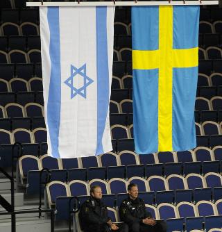 F� I PUBLIKUM: Tennismatchen gikk som planlagt, med sv�rt f� publikummere tilstede. 
Foto: Stig-�ke J�nsson / SCANPIX