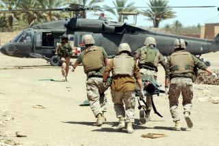 INVASJON: US Marines i Ar Ramadi. Kvinner lider under invasjonen, if�lge en ny rapport. Foto: Maurizio Gambarini/EPA/Scanpix