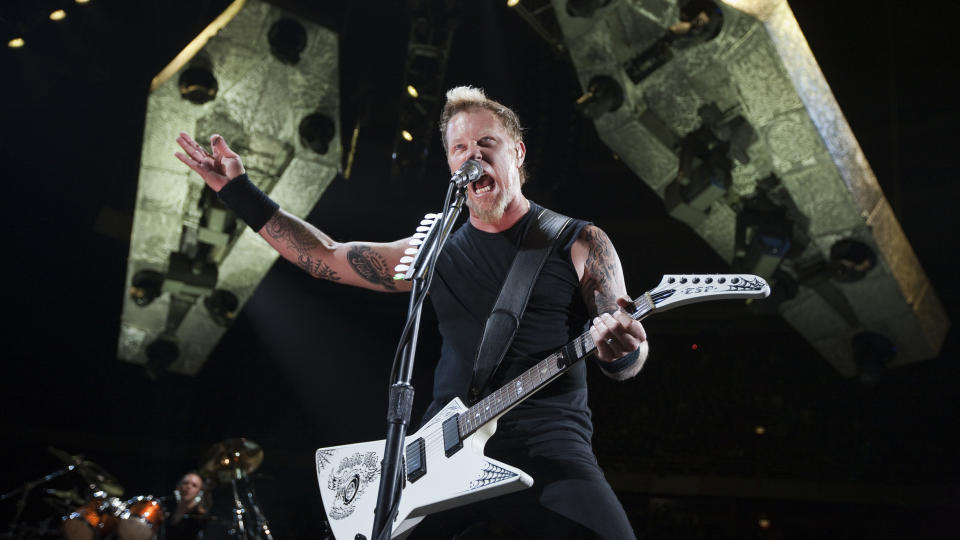 METALMESSE: James Hetfield (45) og Metallica hadde en god dag p� jobben i Globen i Stockholm l�rdag kveld, mener v�r anmelder. Det er bare � glede seg til sommerens konserter i Oslo Spektrum. Foto: MIKAEL SJ�BERG/EXPRESSEN
