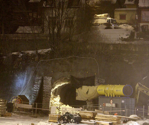 BYGGER: Det skytes i fjellet rett under rasstedet.  Foto: TORBJ�RN BERG/DAGBLADET