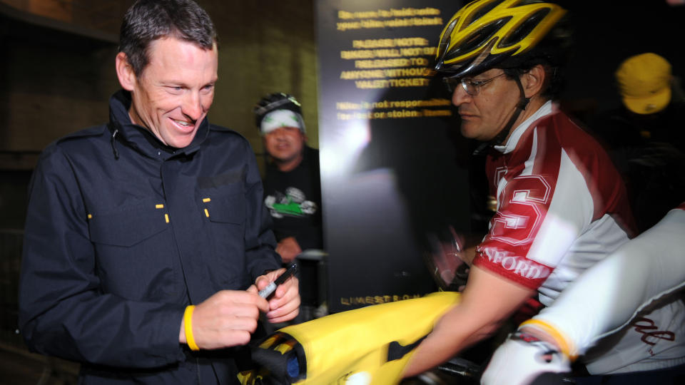 DEMPER FORVENTINGENE: Lance Armstrong toner ned Tour-h�pet. 37-�ringen minner om at han har v�rt borte fra syklingen en stund. Foto: Gabriele Bouys / AFP.