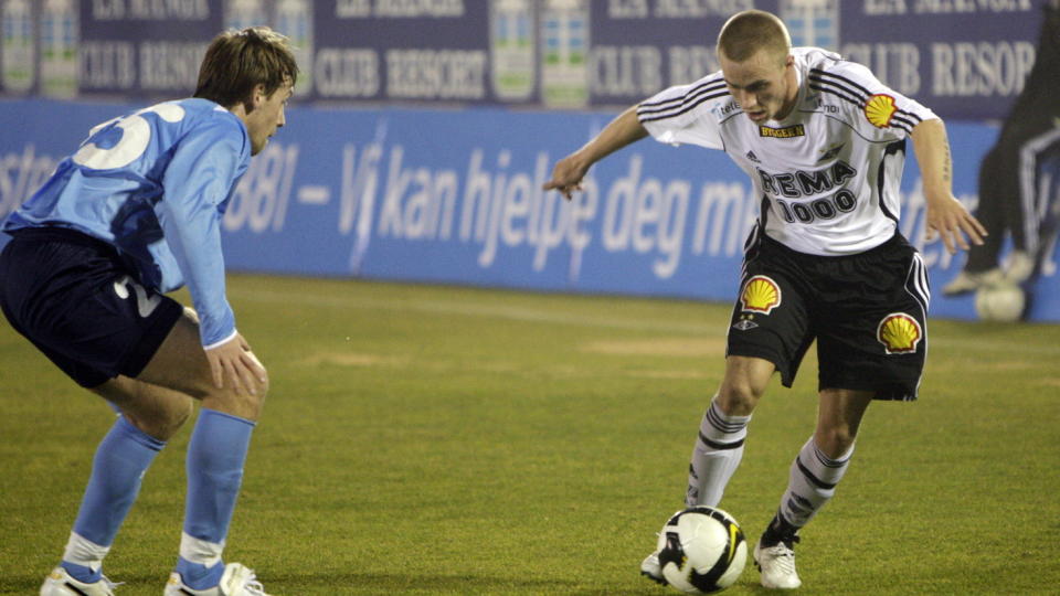 SCORET TO: Trond Olsen scoret to og skaffet RBK straffe. Her fra debutkampen mot Krilja Sovetov p� La Manga. Foto: Terje Bendiksby / SCANPIX