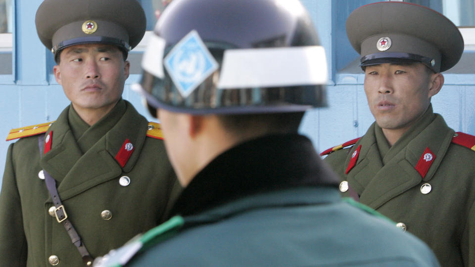 AMPER STEMNING: Foran den �rlige milit�r�velsen mellom USA og S�r-Korea, har Nord-Korea brudt all kommunikasjon i protest.