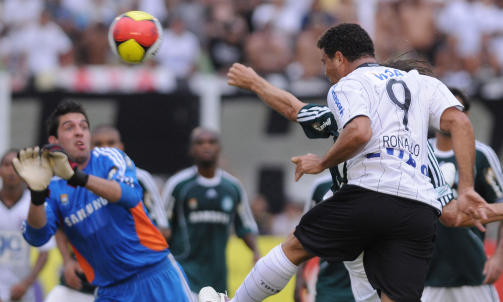 VIKTIG SCORING: Ronaldos utlikning var ikke bare betydningsfull for ham selv, men ogs� for Corinthians mot erkerivalen Palmeiras. Foto: SCANPIX / AFP /Nelson Coelho
