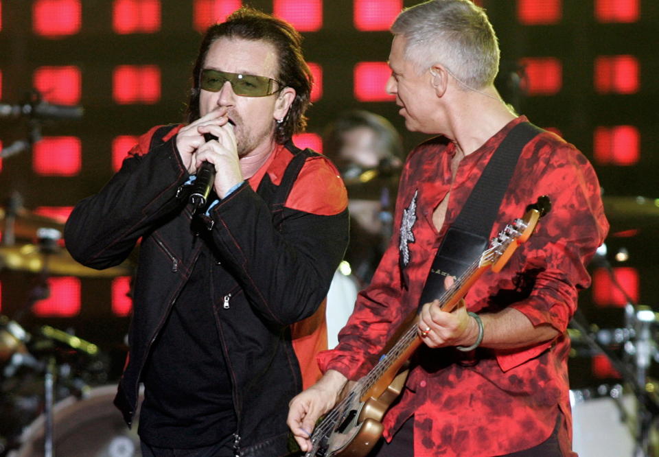 IKKE TIL NORGE: Bono og Adam Clayton kommer ikke til Norge p� denne europaturneen. Arrang�r Live Nation h�per imidlertid p� neste �r. FOTO: SCANPIX/REUTERS