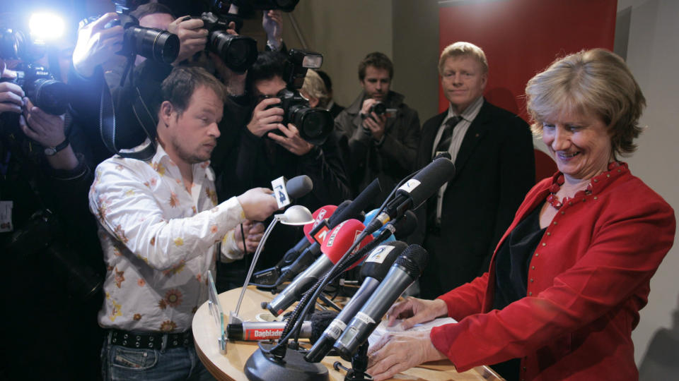 OSLO 20070309: Yssen-saken. Gerd-Liv Valla trekker seg som LO-leder etter at et granskingsutvalg (Fougner-rapporten) legger fram hard kritikk av henne. LO-lederen p� pressekonferansen i Folkets Hus i Oslo. 
Foto: Stian Lysberg Solum  / SCANPIX
