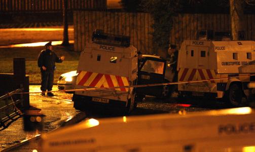 �STEDET:  Her i den katolske bydelen Lismore Manor i Craigavon ble en politimann skutt og drept i 21-tiden i g�r. Foto: Peter Morrison/AP Photo/Scanpix