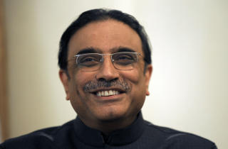 OMSTRIDT: Pakistans president Asif Ali Zardari. Foto: AFP PHOTO/Massoud HOSSAINI/SCANPIX