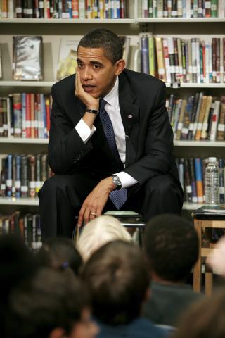 OFFENSIVE PLANER: Obama har gjort mer enn � legge ned Guantanamo siden han ble innsatt. Han jobber for � f� gjennom rekordstore krisepakker, senke skattene og innf�re helsereformen. Lykkes han kan han bli en av de shelt tore presidentene. Men fallh�yden er ogs� stor. Foto: EPA/GARY FABIANO