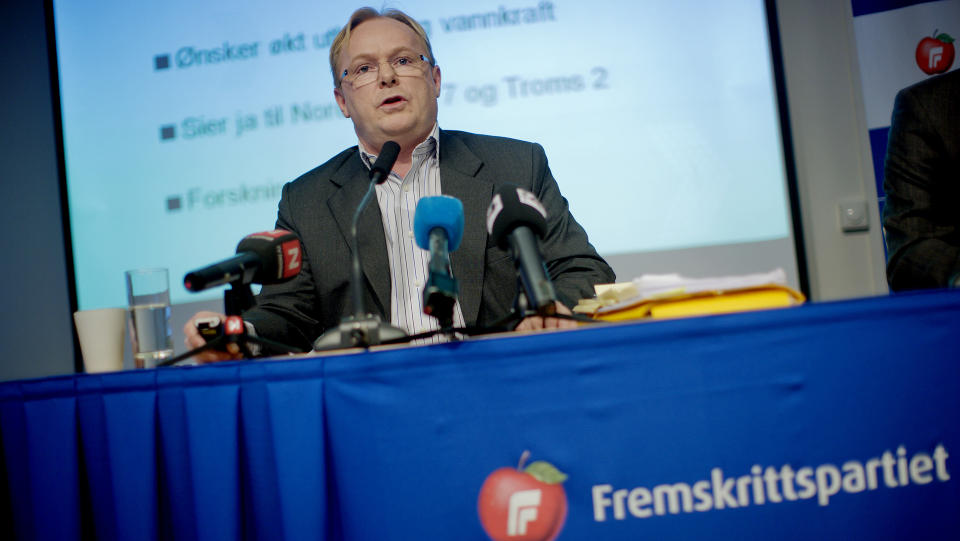 M� SKRIVE NYNORSK:  Frp-nestleder Per Sandberg og Frp mener kommunens m�lform skal avgj�re skriftsspr�ket i skolen. Det betyr at elevene i dagens 114 nynorskkommuner bare vil ha nynorsk p� skolen. FOTO: SCANPIX