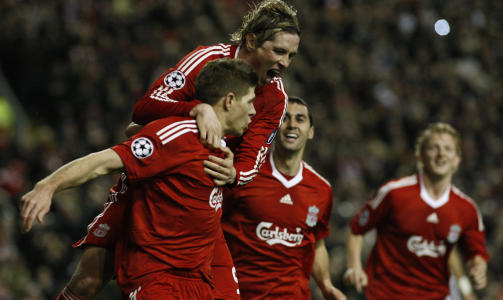 SKREMMESKUDD: Liverpool spiller mot Manchester United p� l�rdag. Tirsdag kveld viste de at de fort kan ta tre poeng p� Old Trafford. Foto: AP
