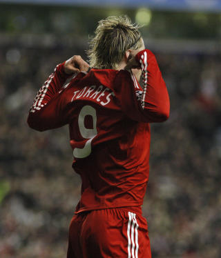 TORRES TILBAKE: Fernando Torres var helt ustoppelig i f�rsteomgangen mot Real Madrid. Foto: AP