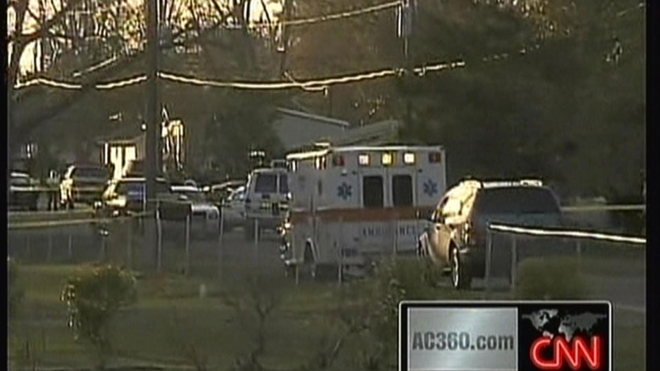 11 D�DE:  11 personer, blant dem gjerningsmannen, er drept i Alabama. Bildet fra et av �stedene i Samson. Foto:  AFP PHOTO / WEAR TV3 via CNN