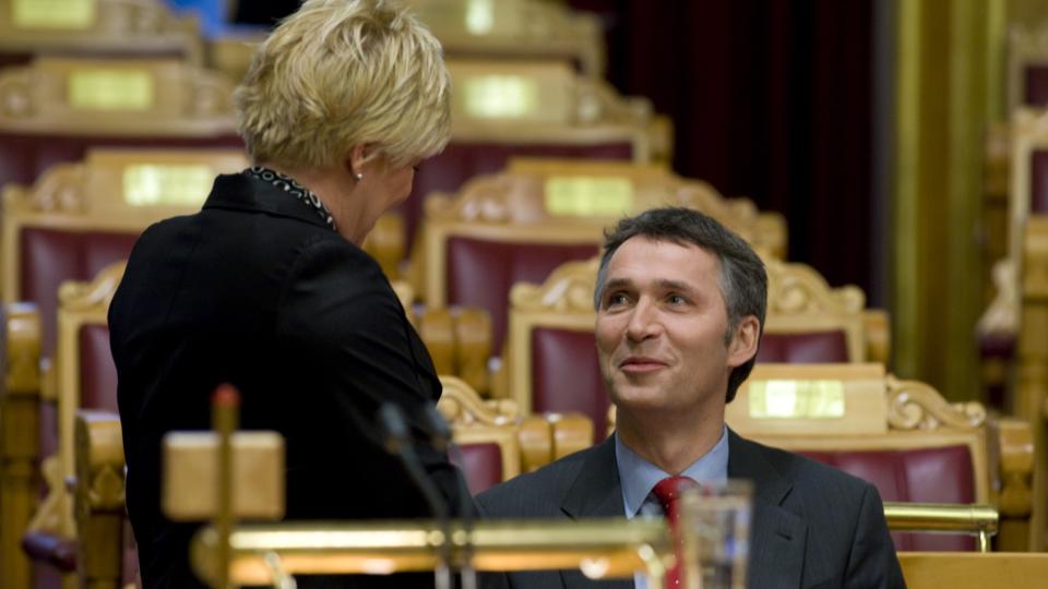KOMMER I POLITISK REKLAME: Statsminister Jens Stoltenberg og Frp-formann Siv Jensen, her fotografert under den muntlige sp�rretimen i Stortinget, kommer til � bli sett i politiske reklamer i framtiden. Foto: Heiko Junge/SCANPIX