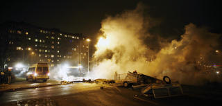 OPPT�YER: Vinteren 2008 opplevde bydelen flere sammenst�t mellom undommer og politiet.
Foto: Drago Prvulovic / SCANPIX