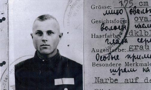 ID-KORT: P� id-kortet til Ivan John Demjanjuk, st�r det skrevet '27.3. 43 Sobibor'. N� �nsker tyske myndigheter 88-�ringen arrestert, og muligens utlevert fra USA.   Photo: ZST LUDWIGSBURG  EPA/SCANPIX