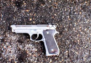 DRAPSVÅPENET: Tim Kretschmer (17) stjal dette automatvåpenet, sannsynligvis en 9 mm Beretta, fra foreldrenes soverom. Foto: SCANPIX DRAPSVÅPENET: Tim Kretschmer (17) stjal dette automatvåpenet, sannsynligvis en 9 mm Beretta, fra foreldrenes soverom. Foto: SCANPIX
