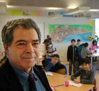 STOLT: P� friskolen tilknyttet moskeen kommer 250 elever daglig. Onsdag var det naturfag med kroppen som tema.