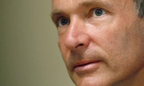 MANNEN BAK: Tim Berners-Lee regnes som webens far. I dag er det 20 år siden han leverte det første forslaget til ledelsen ved CERN. Foto: SCANPIX MANNEN BAK: Tim Berners-Lee regnes som webens far. I dag er det 20 år siden han leverte det første forslaget til ledelsen ved CERN. Foto: SCANPIX