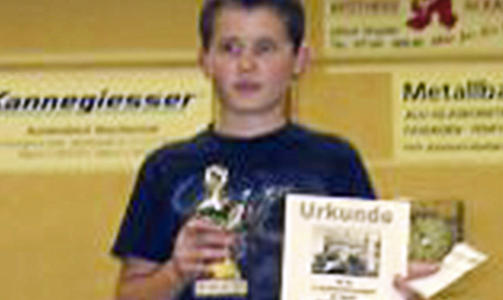 KOM MED ADVARSEL: Tim Kretschmer (17).