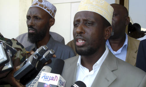 BLE VALGT TIL PRESIDENT I JANUAR: Sheikh Sharif Ahmed presses av al-Shabab. Tidligere har han samarbeidet med islamistgruppa, men g�r n� for � v�re mer moderat. Foto: REUTERS/Mowlid Abdi