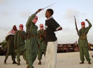 F�R PENGER FRA UTLANDET: Al-Shabab er avhengig av � f� tilf�rt penger gjennom hawala-systemet. De tre mennene som ble siktet for terrorfinansiering i Oslo i fjor, skal ha gitt penger til al-Shabab. Foto: REUTERS/Feisal Omar